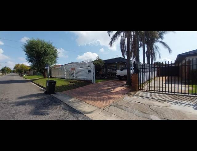 3 BEDROOM HOUSE FOR SALE IN HOMESTEAD